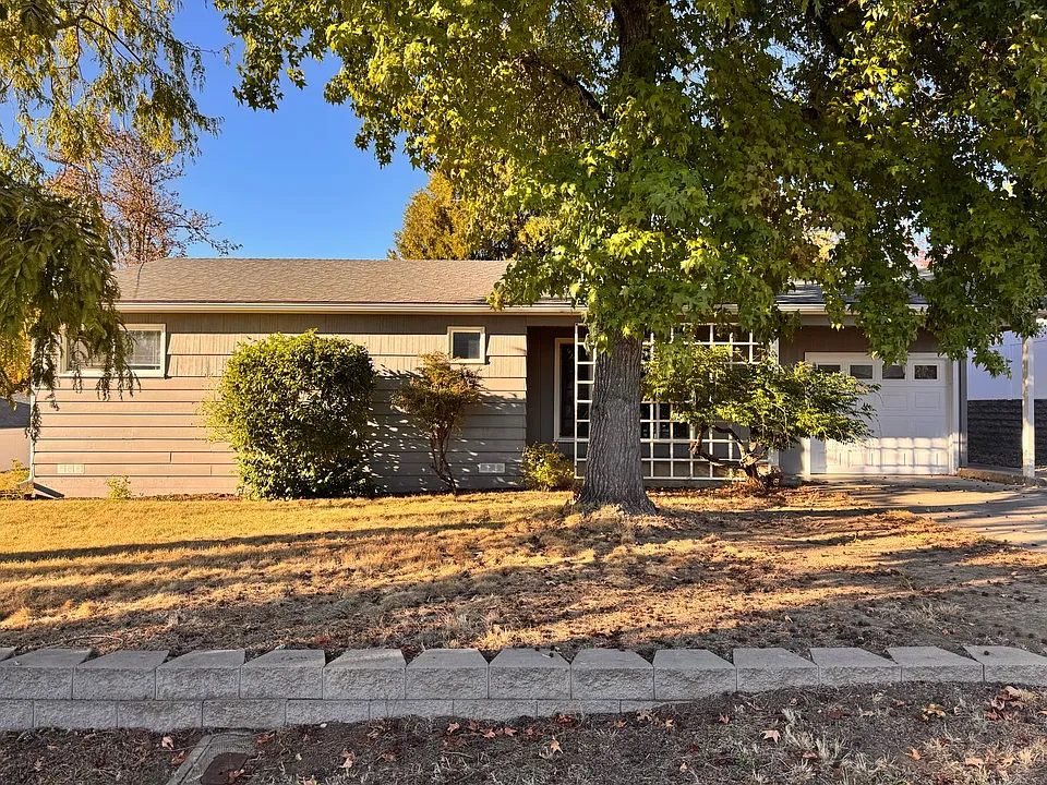1642 NW Almond Ave