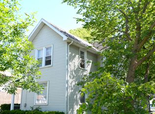 425 E 9th St, Lockport, IL 60441