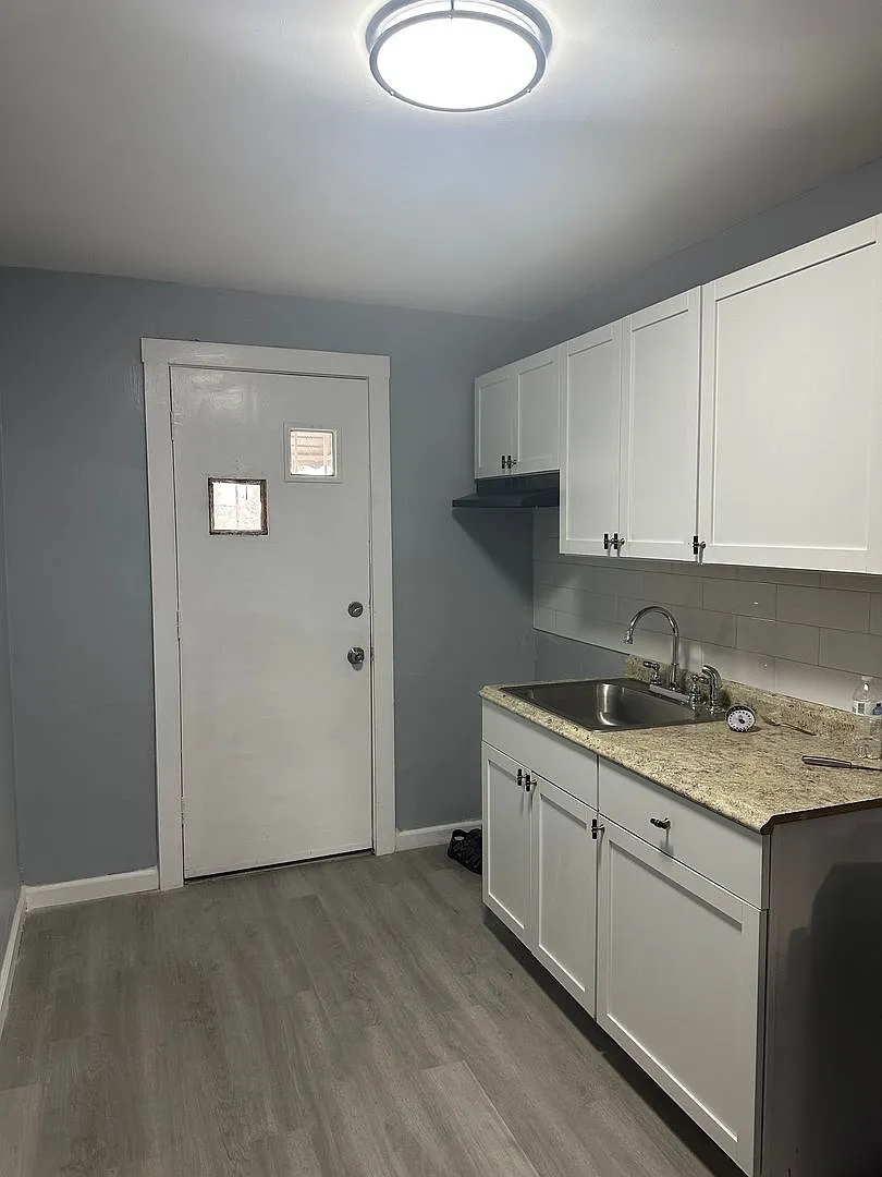 2706 E Federal Street — Photo 4