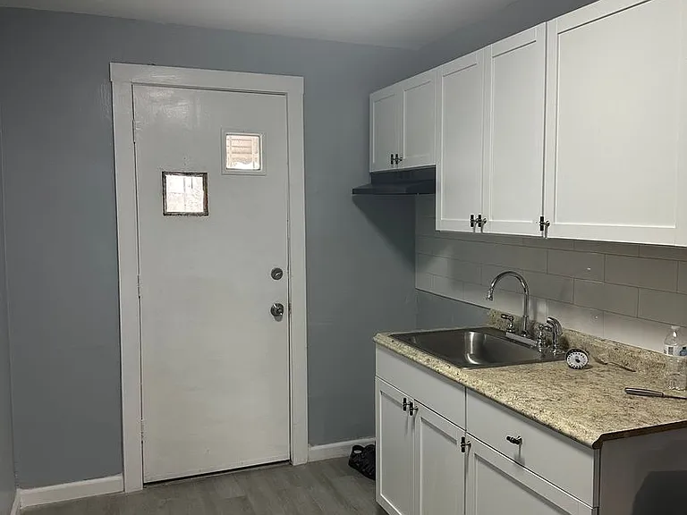 2706 E Federal St — Photo 4