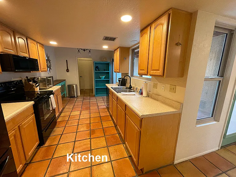 6483 N Foothills Dr — Photo 13