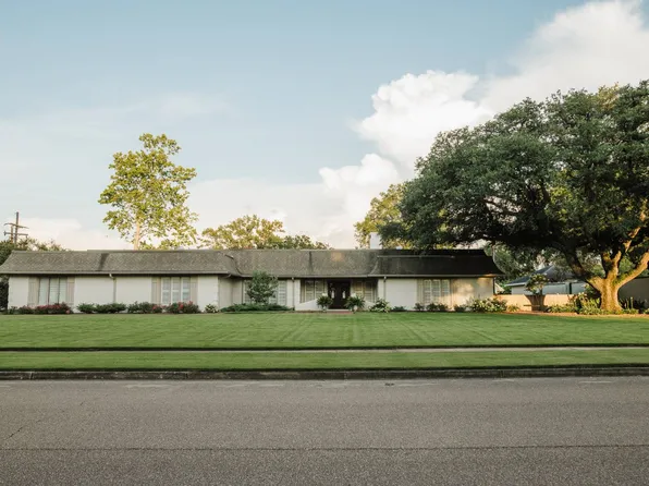 902 Robert E, Greenwood, MS 38930