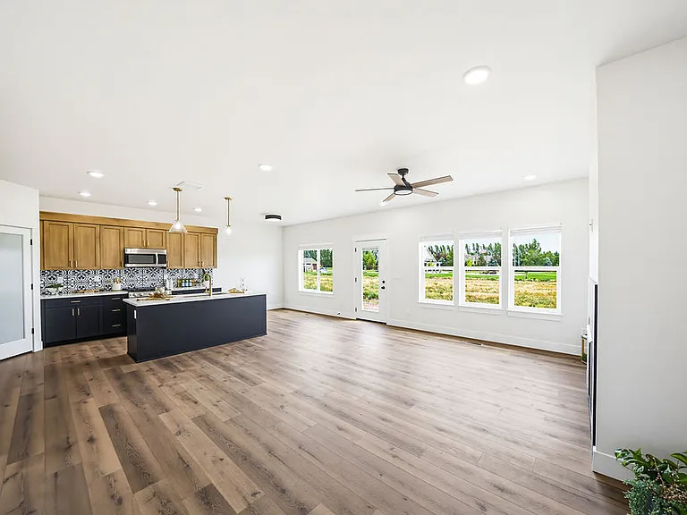 485 E River Ln — Photo 1