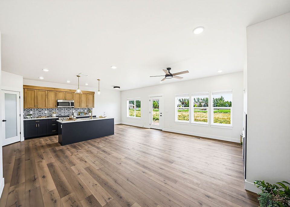 1st image of 485 E River Ln