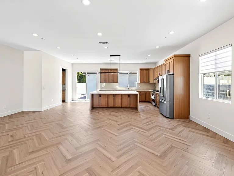 8018 Shadyglade Ave — Photo 15