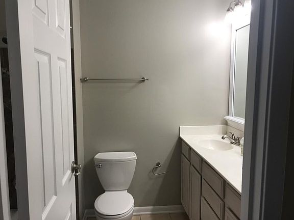 3rd image of 1367 Bluff Ave #4