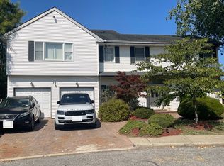 721 Park Ln, Cedarhurst, NY 11516