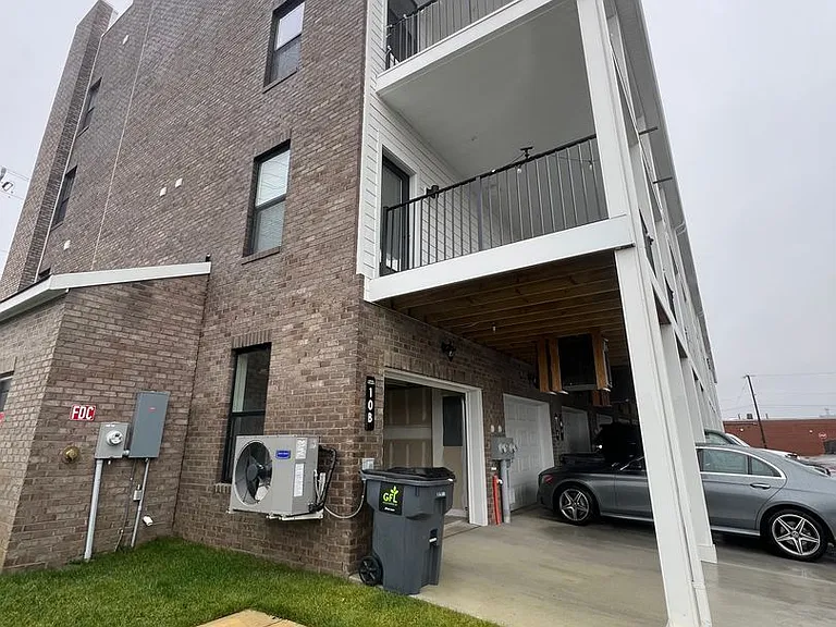 1900 Roseneath Rd #10B — Photo 26