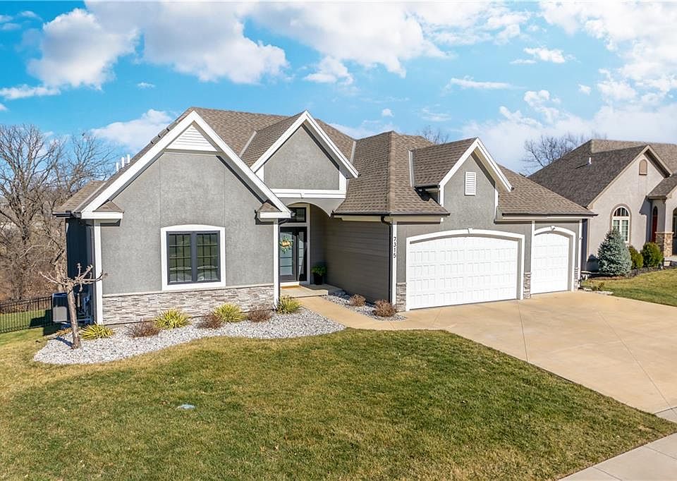 1st image of 7315 NW Forest Lakes Dr