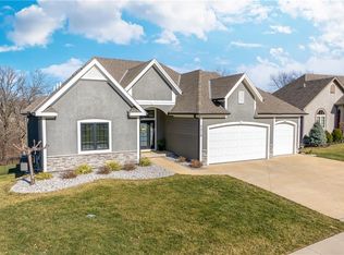 7315 NW Forest Lakes Dr, Kansas City, MO 64152