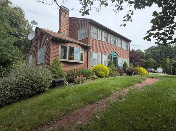 25 Strawberry Hl, Windsor, CT 06095