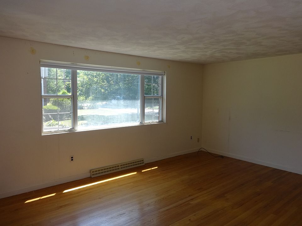 2nd image of 131 Warren St