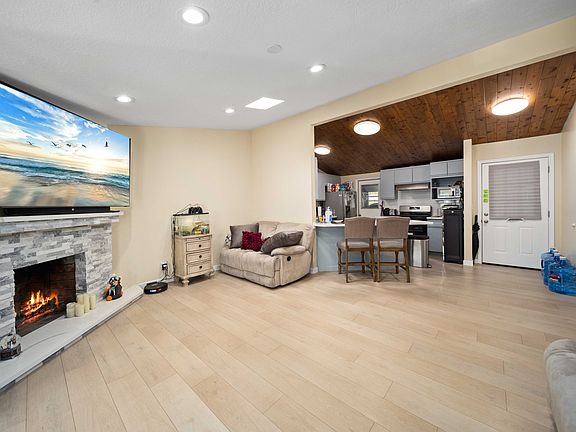4th image of 27416 Dewdrop Ave