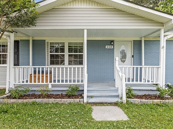 3rd image of 113 Yorkshire Dr