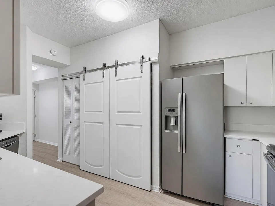 350 Crestwood Cir #306