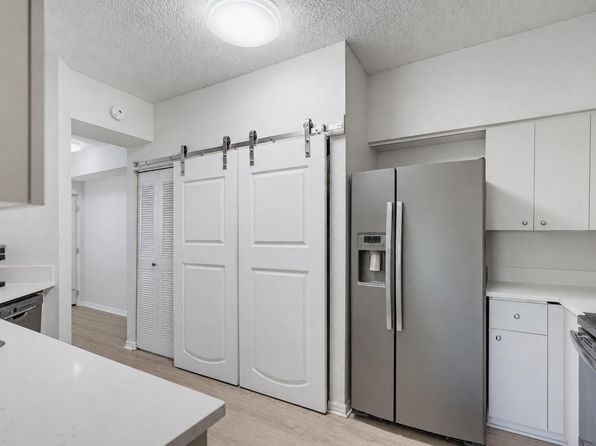 350 Crestwood Cir APT 306