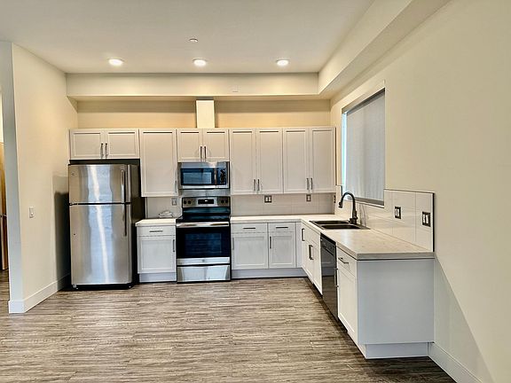 3rd image of 11115 McCormick St #502