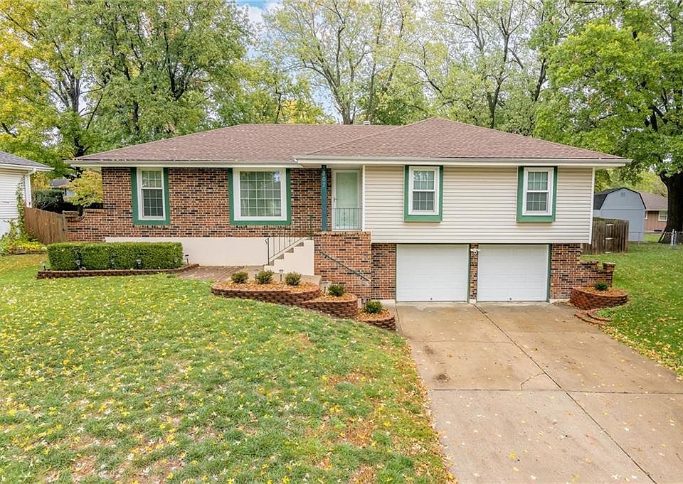 1st image of 3807 NE Woods Ct