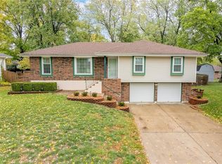 3807 NE Woods Ct, Lees Summit, MO 64064