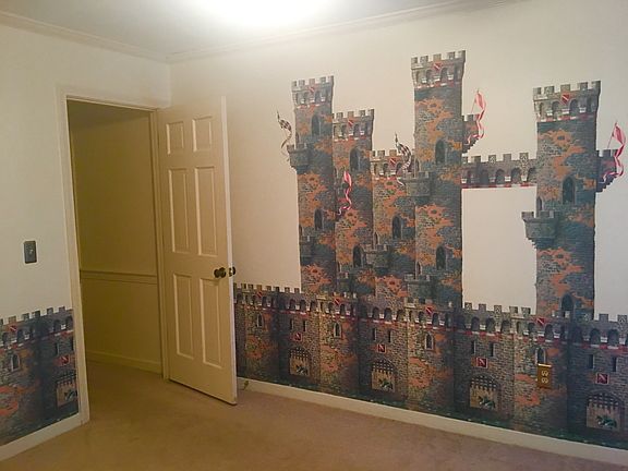 Castle BR w/walkin closet