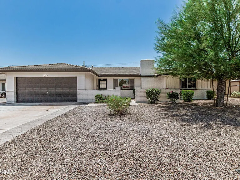 1213 E Riviera Dr — Photo 2