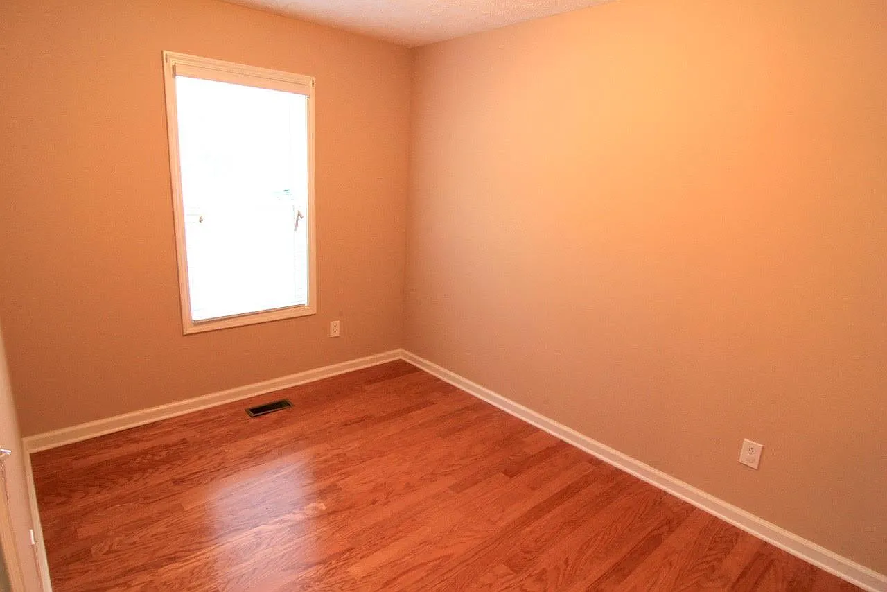 Coming Soon! 4 Bedroom 2 Bath Over 1500 Sq Feet. Large Yard. $1795 Per Month. — Photo 4
