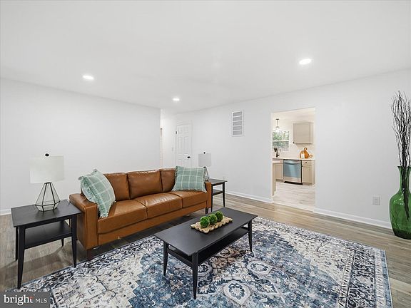 4th image of 17821 Greentree Ln