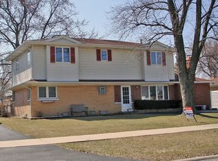 6433 W 83rd St, Burbank, IL