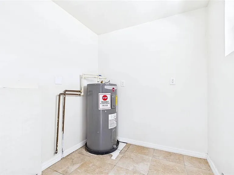 4418 W Fairview Hts — Photo 18