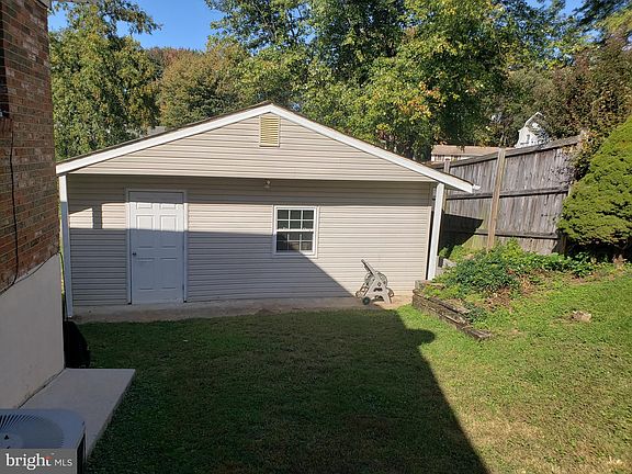 4th image of 4212 Holiday Ct