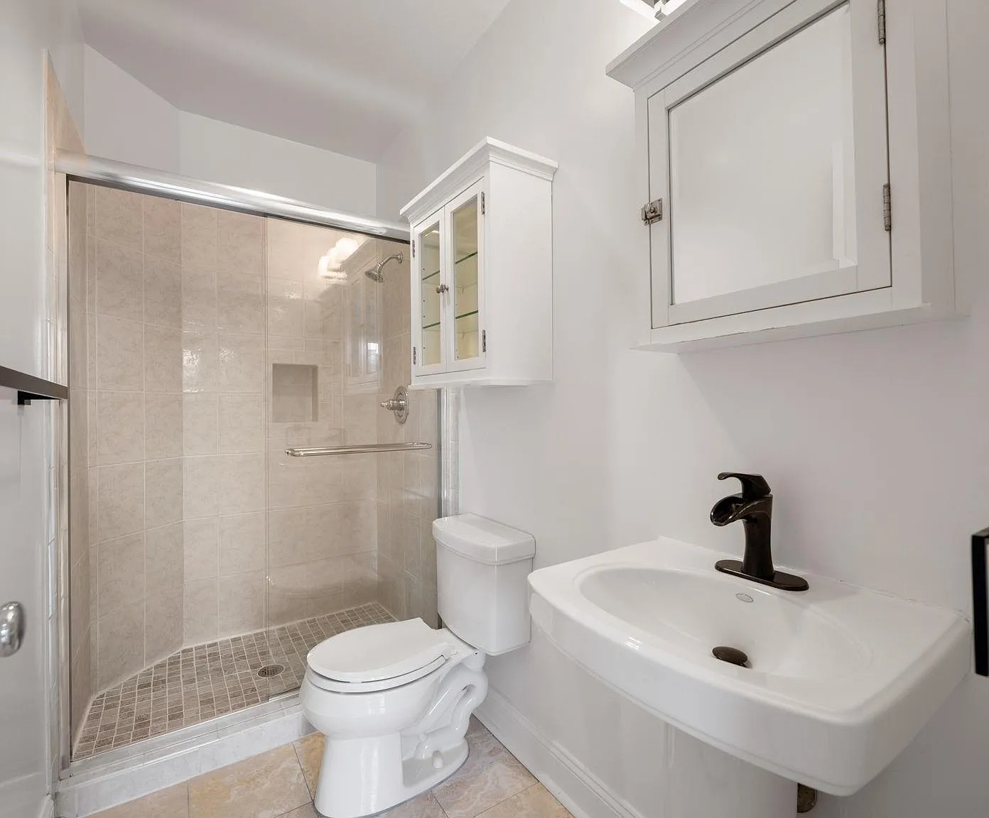 2 bed, 2.0 bath, 900 sqft, $4,400 — Photo 1