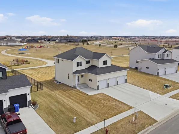 4756 34th St S, Fargo, ND 58104