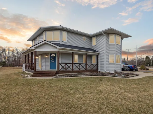 7620 S Huron River Dr, South Rockwood, MI 48179