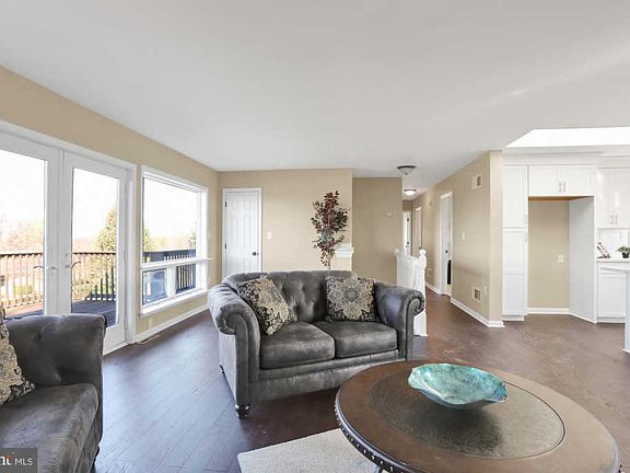 4th image of 406 Sunny Dr