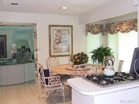 Kitchen with bay extention