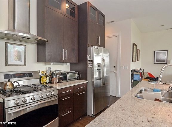 4th image of 1045 N California Ave APT 4