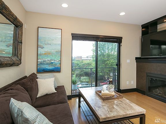 3rd image of 2018 Franklin Ave E Unit A