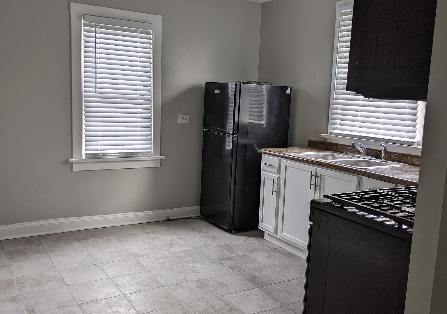 2507 N Lotus — Photo 2