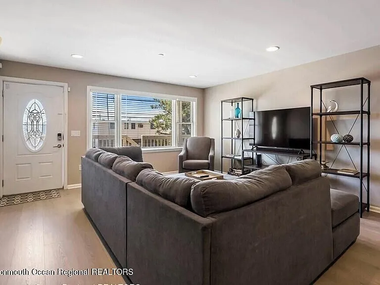 132 Hancock Ave #1 — Photo 3