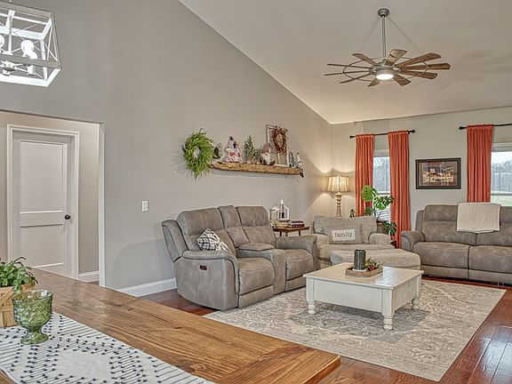 4th image of 4010 Cumby Rd