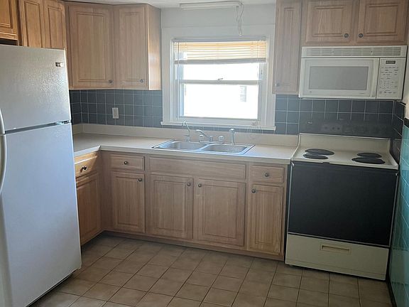 3rd image of 404 Monument Ave