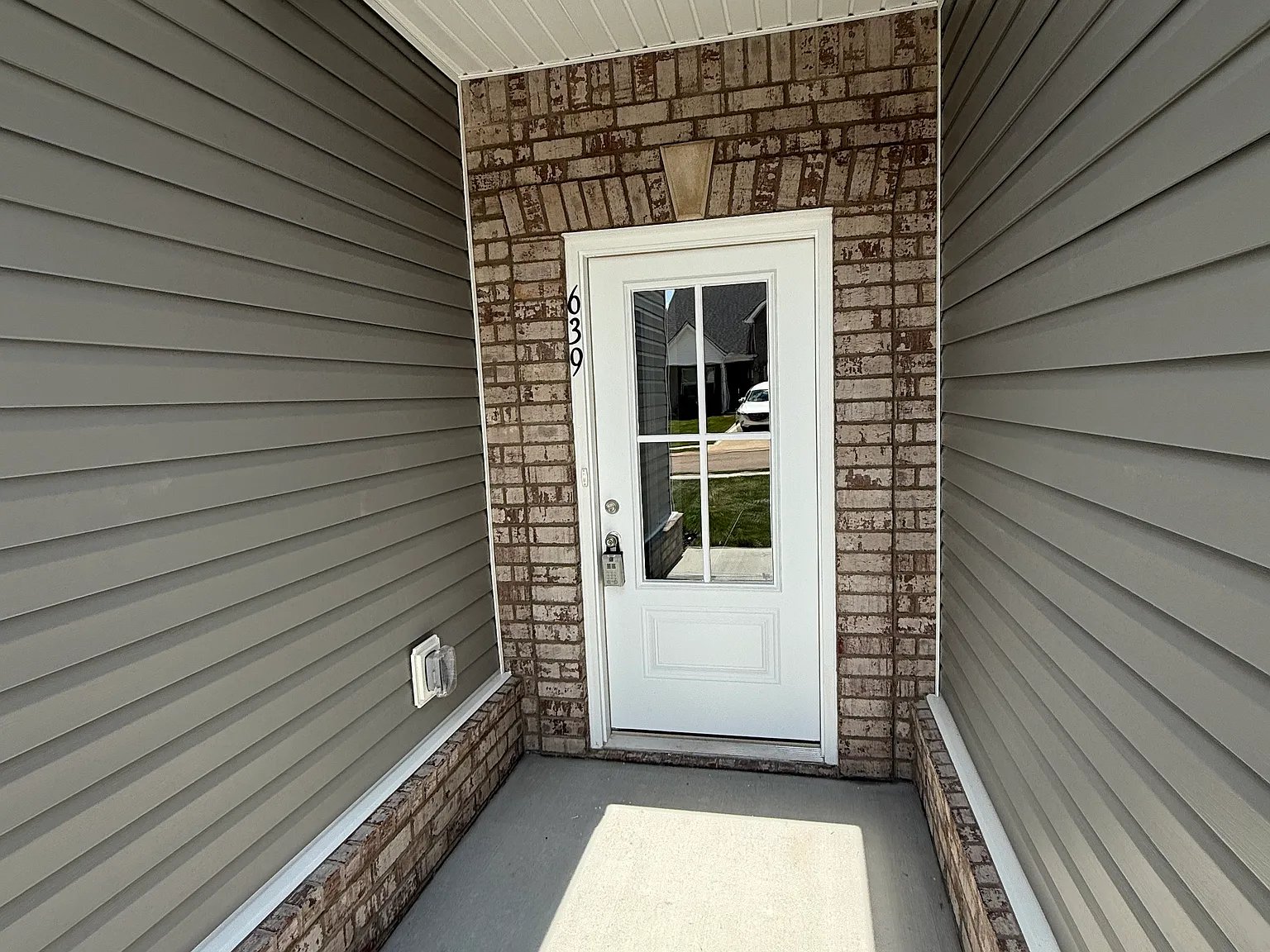 4 bed, 2000 sqft, $2,400 — Photo 3
