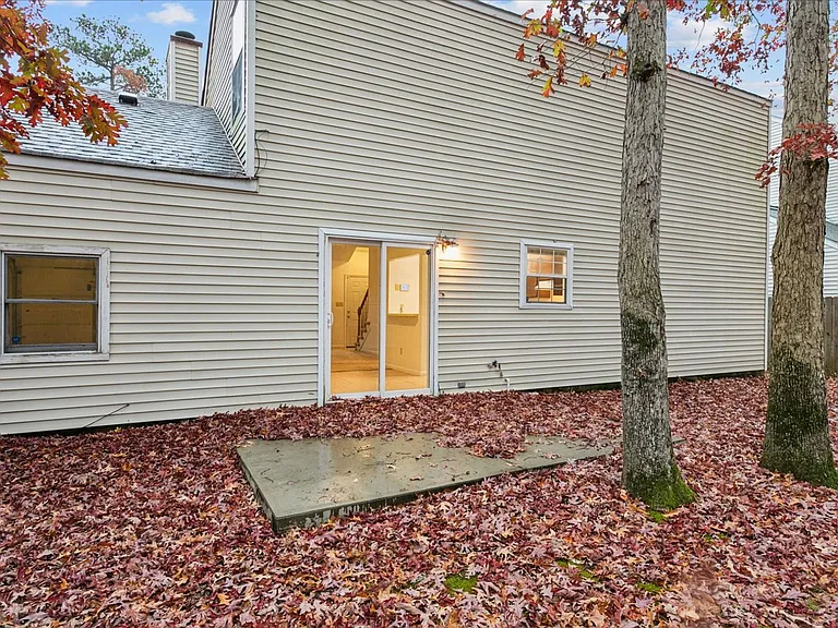 215 Old Bridge Ct — Photo 32