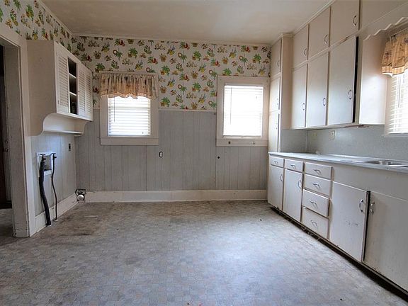 5th image of 1003 3rd St