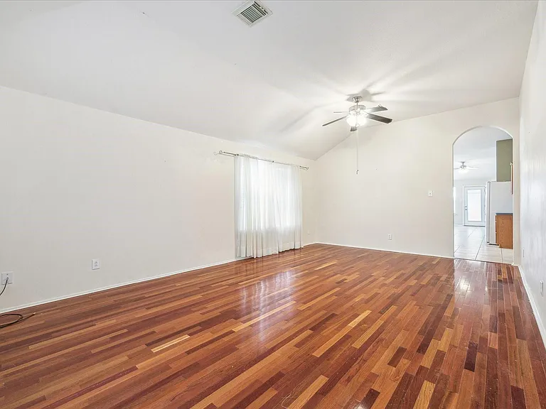 9717 Cottage St — Photo 2