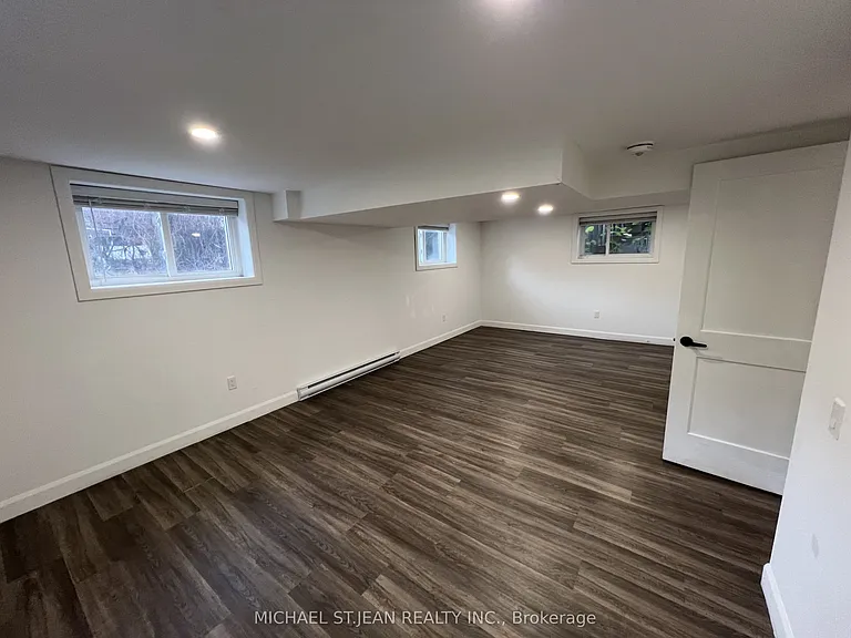 176 Queensdale Ave E #LOWER — Photo 14