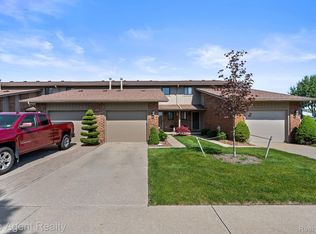 7214 Harbor Dr, Algonac, MI 48001