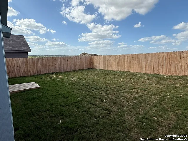 4 bed, 2.5 bath, 2090 sqft, $1,950 — Photo 3