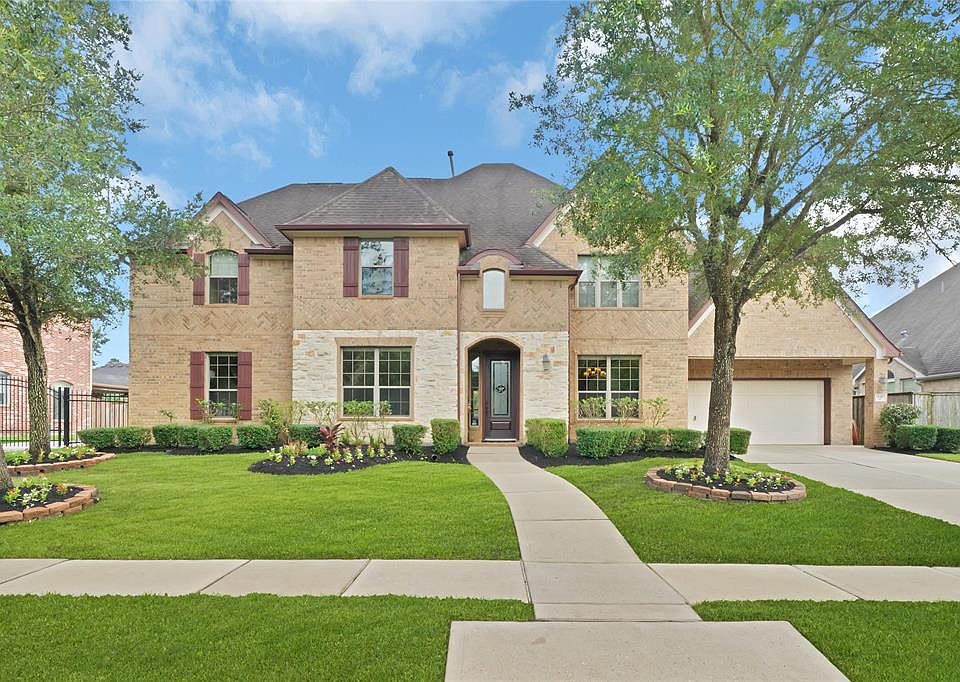 Welcome to 14410 Kingston Falls Lane!