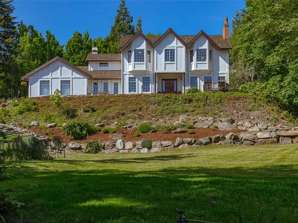 1855 Camas Dr, North Saanich, BC V8L 5N6